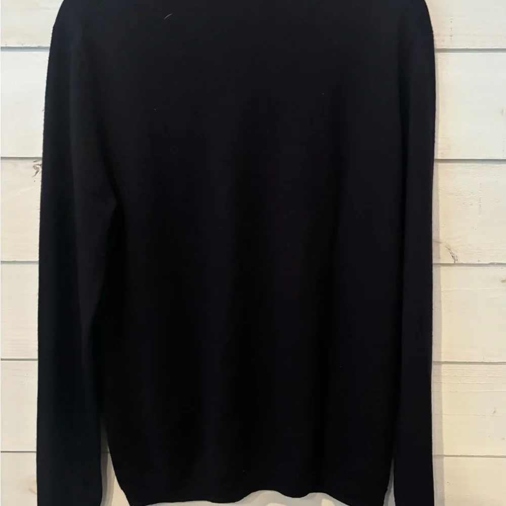 UNTUCKit  Sweater Men's Medium 100% Merino Wool Navy V Neck Long Sleeve Pullover